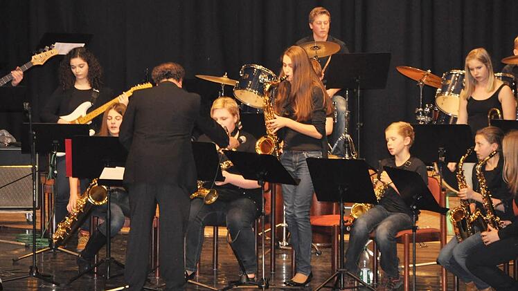 Viel Beifall gab es für die Big Breath Brass Band B 4 unter der Leitung von Thomas Eckert und dem Solisten Moritz Eckert. Foto: Hanns Friedrich