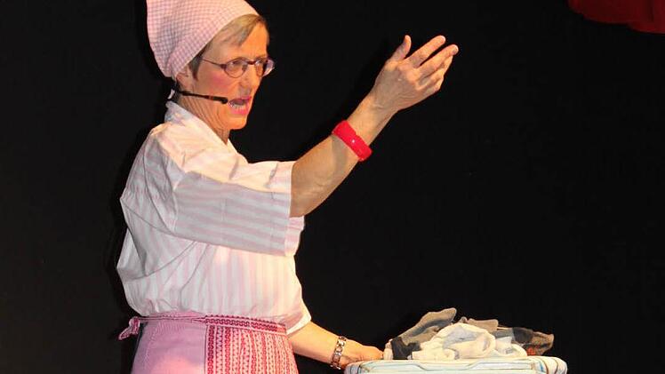 Schon viele Jahre faschingserprobt: Annerose Simon in dem Sketch "Trautes Heim". Foto: cr