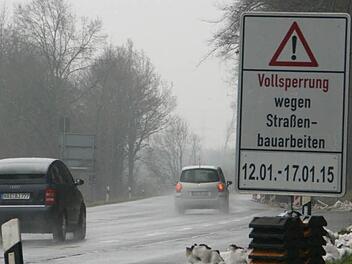 Für die Sanierung des 2013 gerutschten Hangwaldes bei Dippach wird die Bundesstraße 26 in der kommenden Woche zwischen Dippach und Eschenbach komplett gesperrt. Fotos: Sabine Weinbeer