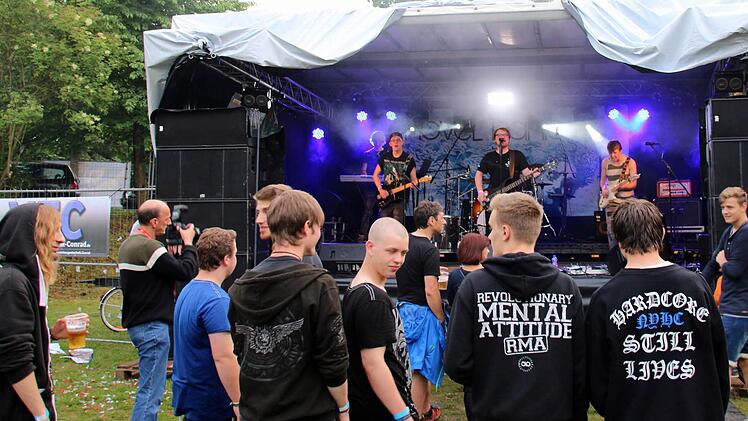 Progressive Alternative Rock boten die Jungs von "Novel Panic", die aus Bamberg und Haßfurt angereist waren. Foto: Bettina Knauth