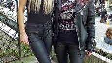 Svenja Sommer aus Coburg und Alina Heumos aus Lauingen spielten Heavy-Metal-Fans.  Foto: Thomas Weichert