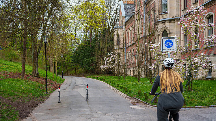Stadt Coburg erklärt Allee zur Fahrradstraße - was Autofahrer jetzt beachten müssen