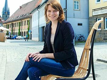 Emmi Zeulner ist ihrer Heimatstadt verbunden und weiß hochwertige Flechtmöbel zu schätzen. Nun möchte sie Oberfranken in Berlin respräsentieren. Foto: Manuel Stark