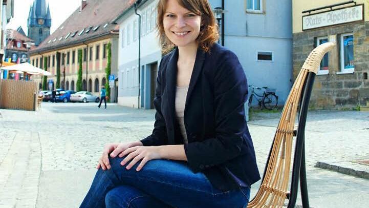 Emmi Zeulner ist ihrer Heimatstadt verbunden und weiß hochwertige Flechtmöbel zu schätzen. Nun möchte sie Oberfranken in Berlin respräsentieren. Foto: Manuel Stark