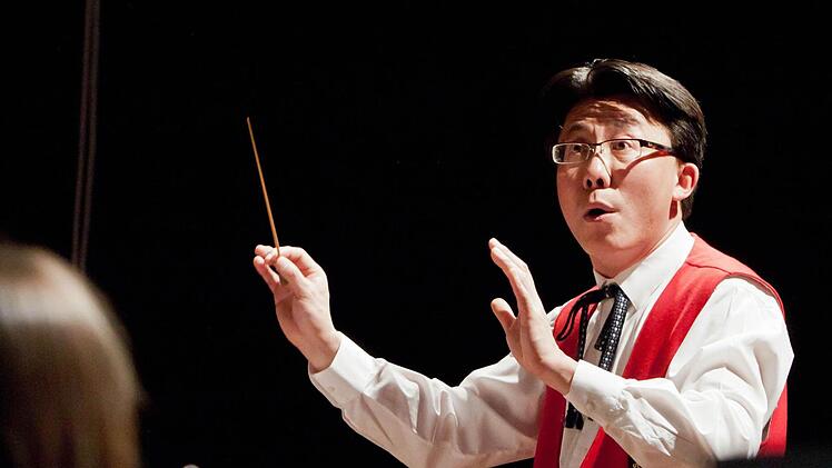 Impressionen vom Konzert des Jugendorchesters und des Musikvereins Rödental in der Franz-Goebel-Halle. Dirigent Daxi PanFoto: Jochen Berger