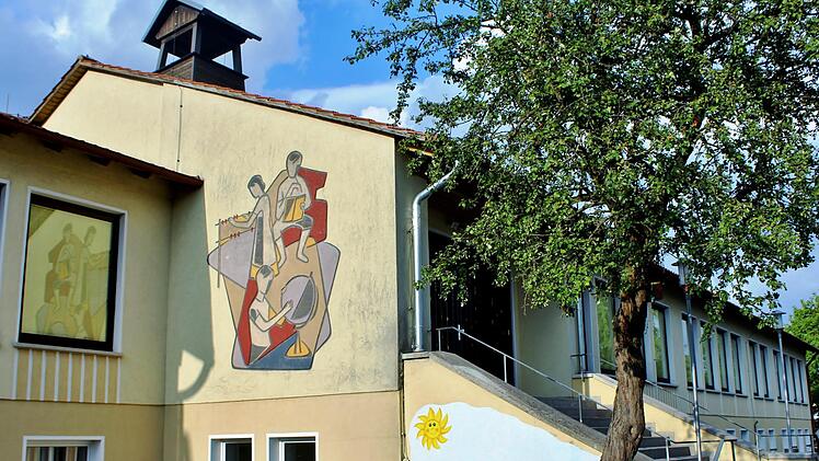 Die Grundschule Rottershausen erhält eine neue Heizung. Foto: Werner Vogel