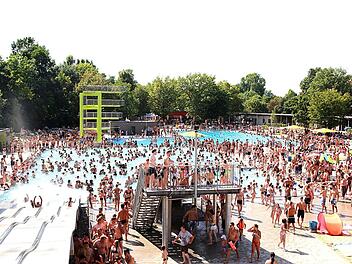 Das Westbad ist das besucherstärkste Bad in Nürnberg. An heißen Tagen kommen bis zu 8000 Gäste.  Foto: Stadt Nürnberg, NürnbergBad
