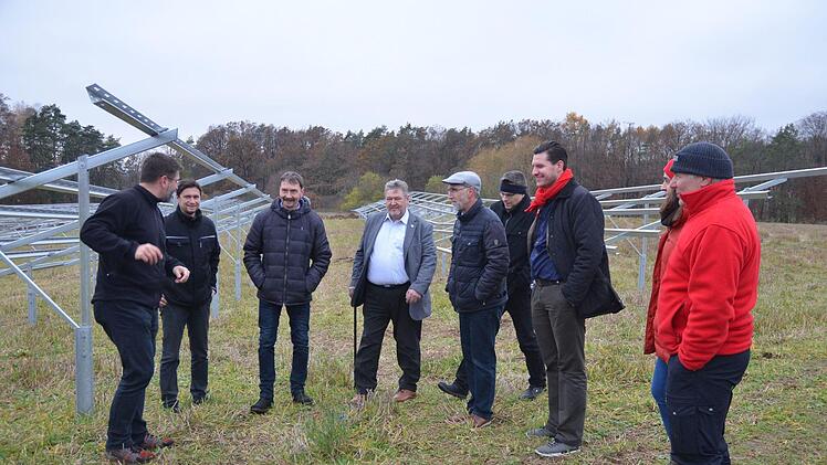 Bei Weidach wird für die Energiegenossenschaft Coburger Land ein Solarpark gebaut.Rainer Lutz