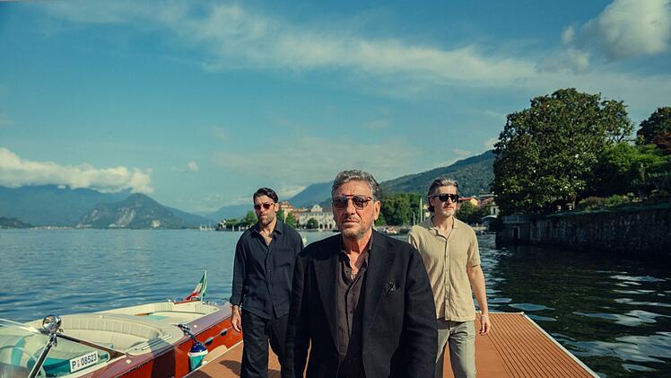 Der Pate Moretti (Sergio Castellitto, Mitte) ist der neue Gegenspieler von Susie und Eddie. Er m&ouml;chte an ihren Drogengesch&auml;ften in Italien beteiligt werden, und das wird, wie zu erwarten, nicht billig f&uuml;r sie.