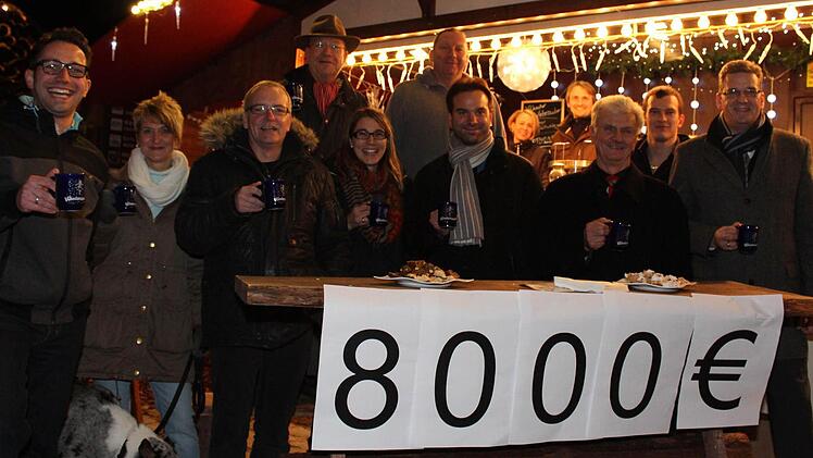 Mit 8000 Euro unterstützen Sponsoren den Volkacher Winterzauber. Am 1. Januar 2013 geht es los. Foto: Peter Pfannes