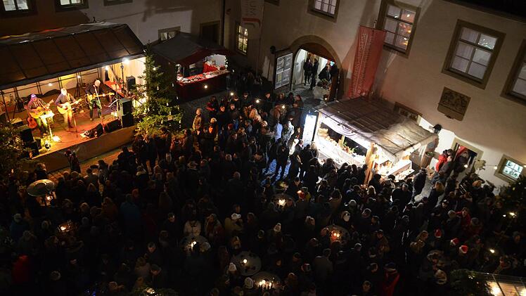 Noch einmal wird es am 20. Dezember im Schlosshof vorweihnachtliche Stimmung geben. KulTourisMus im Schloss veranstaltet die Last-Christmas-Party. Foto: Archiv