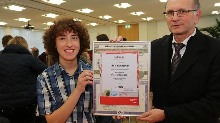 Eine Urkunde fürs Klassenzimmer.Foto: Barbara Herbst