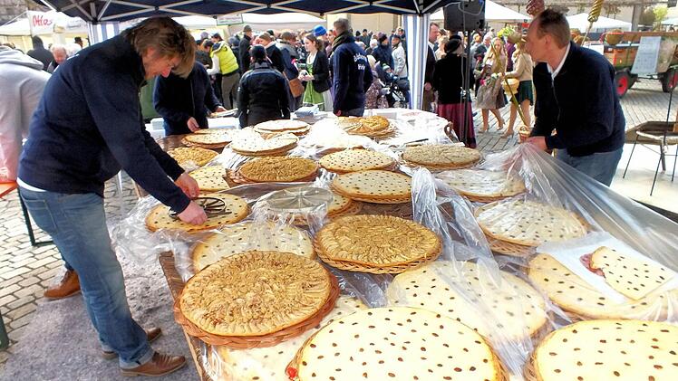 Reißenden Absatz fand auch in diesem Jahr der Original Sander Käsekuchen. Die Besucher ließen sich das besondere Angebot schmecken.