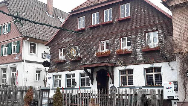 Seit &uuml;ber einem halben Jahr sind die Wirtshaust&uuml;ren beim "Gasthof zum Stern" zu. Das menschenleere und verlassene Geb&auml;ude mitten in der Altstadt sollte schon mehrfach zu neuem Leben erweckt werden. Konkret passiert ist bisher aber noch nichts. Fotos: Rolf Pralle