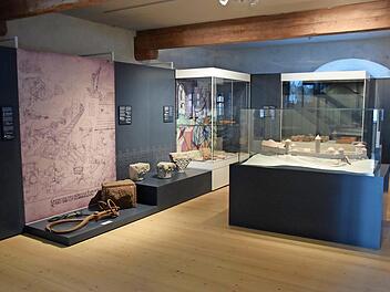 Blick in die Ausstellung "Bauen einer Burg" auf der Veste Heldburg Foto: Elke Ebers