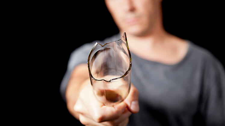 Bierflasche, Flasche, Angriff, Bierfest, Gewalt, Schl&auml;gerei