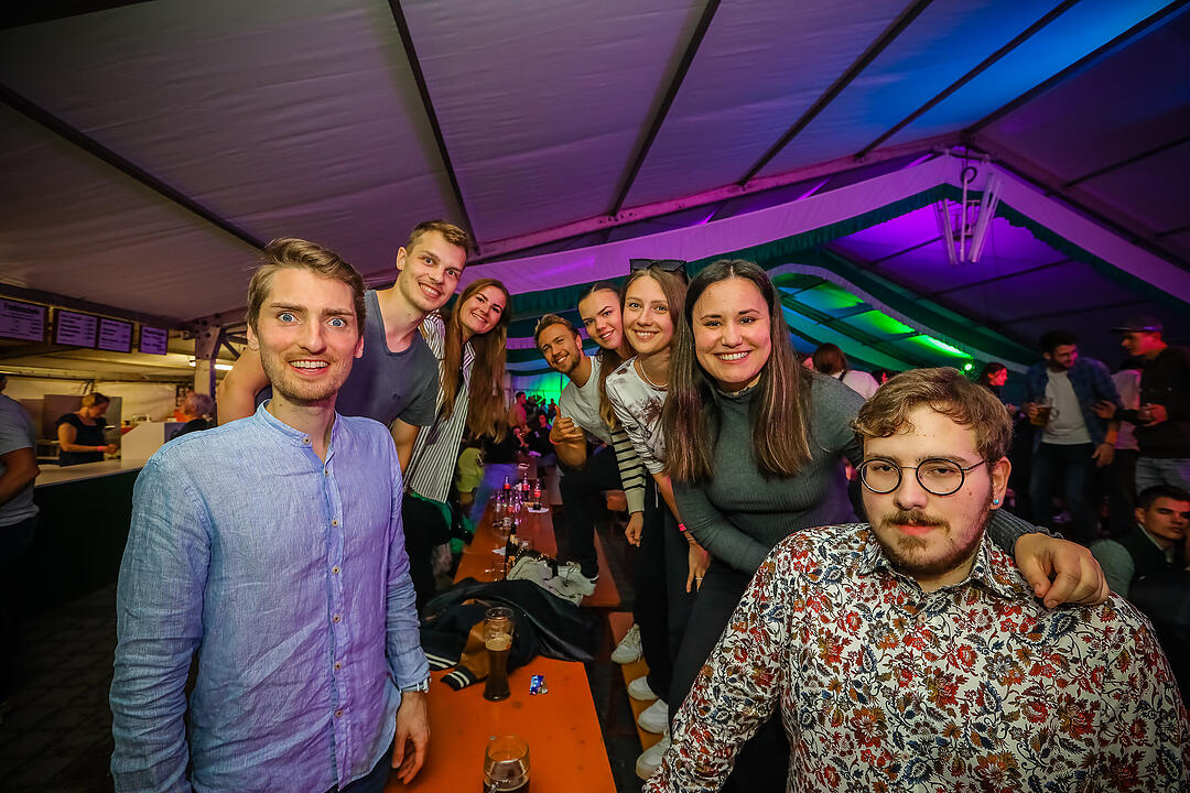 Samstagsparty im Festzelt!