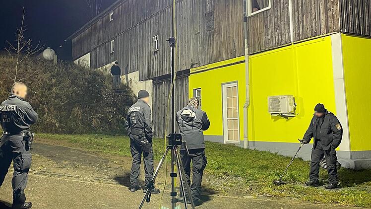 BLKA durchsucht Anwesen im Kreis Hof