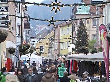 Viele Gäste kamen zum Bad Brückenauer Weihnachtsmarkt am 1. Adventssonntag. Foto: Lukas Dill