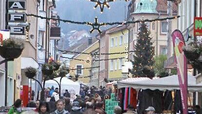 Viele Gäste kamen zum Bad Brückenauer Weihnachtsmarkt am 1. Adventssonntag. Foto: Lukas Dill