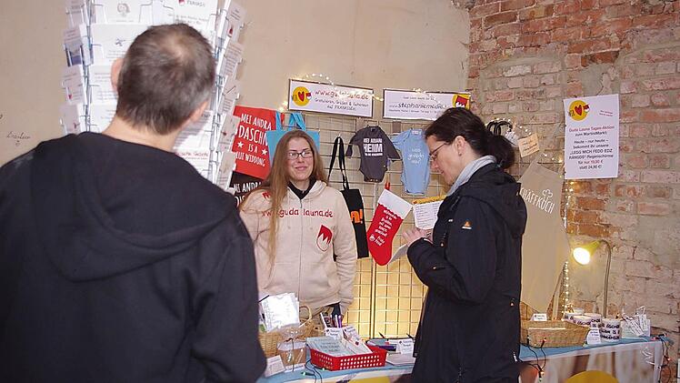 Beim Martini Markt gab es jede Menge wunderschöne, selbst hergestellte Weihnachtsdeko zu bewundern und natürlich auch zu kaufen.  Foto: Heike Schülein