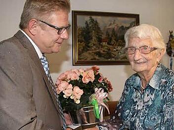 Margarete Borrmann freute sich über den Besuch von Frank Wilzok. Beide verabredeten sich gleich fürs nächste Jahr.  Foto: Sonny Adam