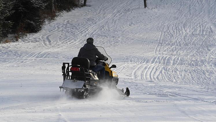 Schneemobil für alle Fälle, etwa, wenn es Verletzte auf der Piste gibt