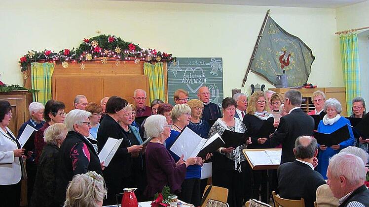 Stimmlich in guter Form zeigte sich die MGV-Chorgemeinschaft Hammelburg bei der Jahresabschlussfeier im Vereinsheim.              Foto: Winfried Ehling