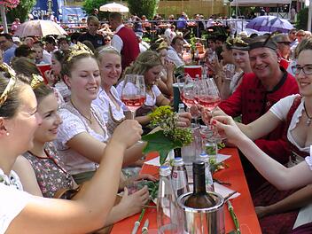 Gemeinsam Traditionen und Kultur feiern - das geht auf vielen Festen in der Region, wie hier auf dem Sander Weinfest.Christian Licha/Archiv