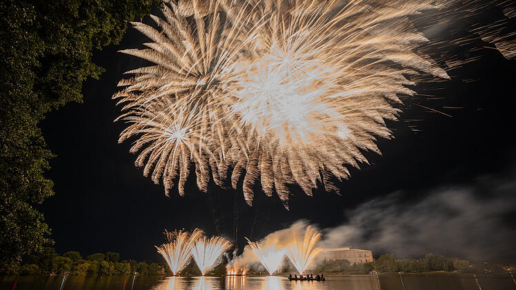 Fulminate Feuerwerk-Show beim 200. N&uuml;rnberger Volksfest