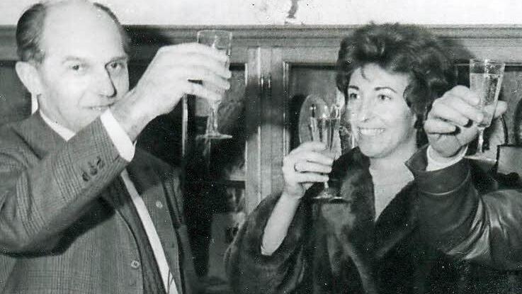 Vor über 40 Jahren: Am Montagabend, 18. Januar, 1971 wurde Ferdinand Fischer (links) zum Bürgermeister der Großgemeinde Rödental gewählt. Das Ergebnis der Wahl fiel sehr eindeutig zu seinen Gunsten aus.  Fotos: ainer Lutz/CT-Archiv