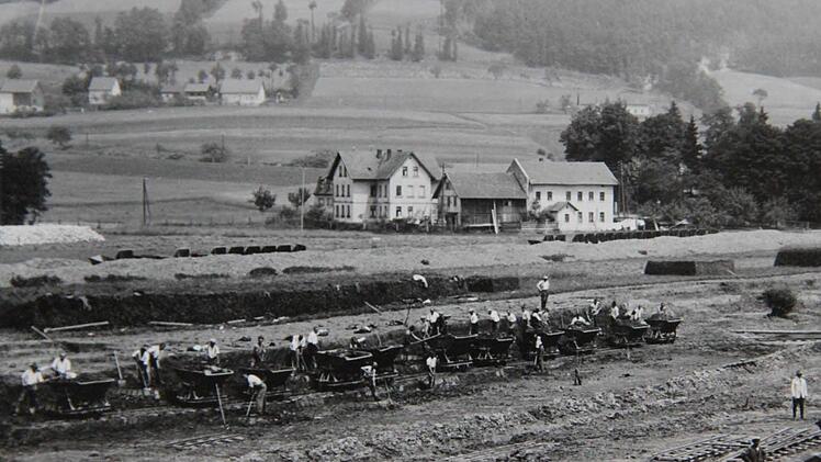 So wurde die Flutmulde einst angelegt: Mit Hundertschaften von Arbeitern - alle vom Reichsarbeitsdienst.