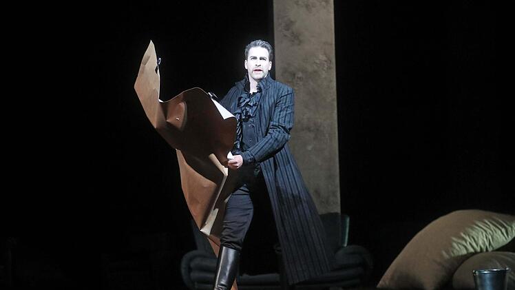 Szene aus "Wallenstein" am Landestheater Coburg.Foto: Henning Rosenbusch