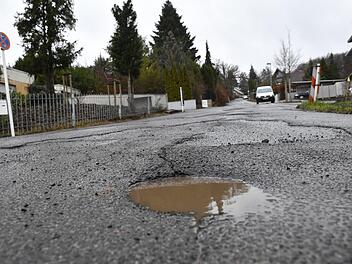 Anlieger sehen sich ohne Vorwarnung mit Erschließungskosten in Millionenhöhe konfrontiert: die obere St.-Getreu-Straße.  Foto: Ronald Rinklef