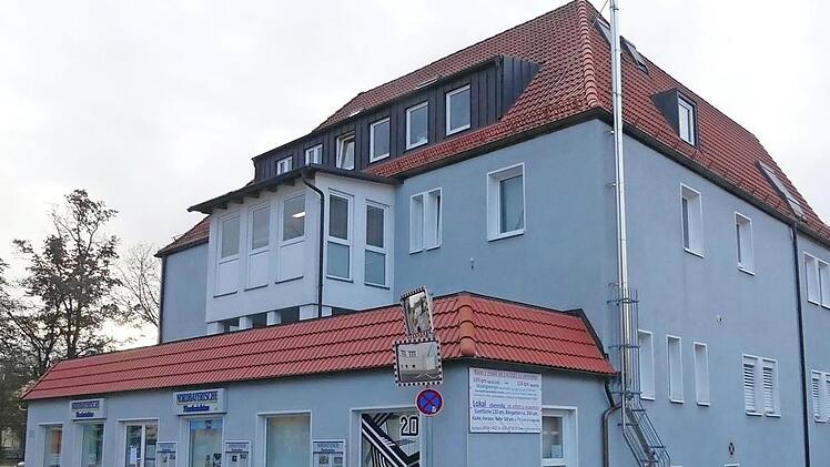 Auch im großen Geschäftshaus nebenan werden Räume frei.  Fotos: Manfred Welker