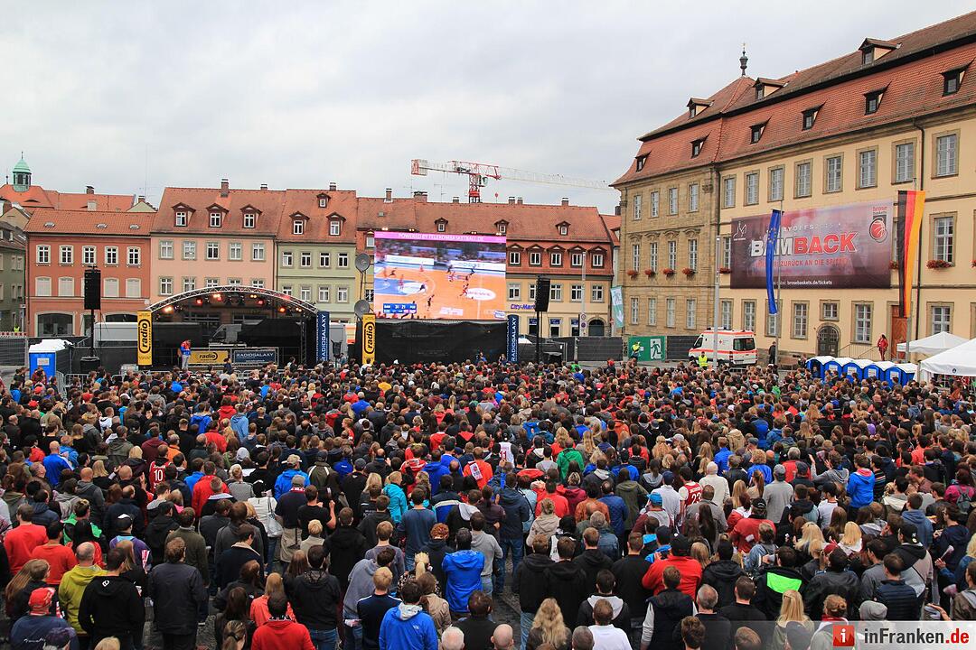 Public Viewing am Maxplatz Teil 1