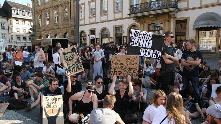 Demonstration gegen das geplante Polizeiaufgabengesetz am 12. Mai 2018 in Bamberg. Foto: Werner Baier