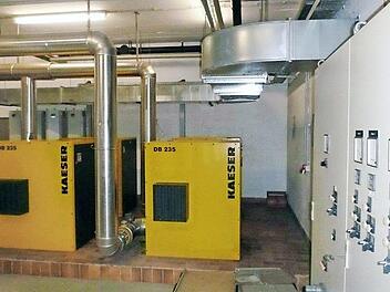 Momentan befindet sich die alte Gebläsestation im Keller des Betriebsgebäudes. Es soll ein neuer Standort an den Belebungsbecken geprüft werden.  Foto: K.-H. Hofmann