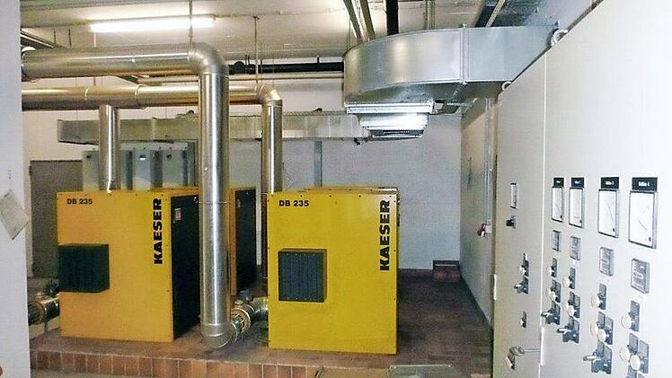 Momentan befindet sich die alte Gebläsestation im Keller des Betriebsgebäudes. Es soll ein neuer Standort an den Belebungsbecken geprüft werden.  Foto: K.-H. Hofmann