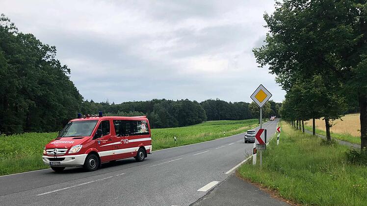 Buch am Forst/Schney: 23-Jähriger knallt mit Mercedes in einen Baum - "Nur bedingt ansprechbar"