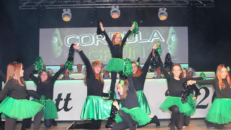 Die Tanzgruppe Hirschfeld mit "Cordula Grün"