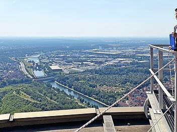 Nürnbergs Oberbürgermeister Marcus König würde diesen Blick von der Aussichtsplattform des Fernsehturms gerne auch der Öffentlichkeit wieder zugänglich machen. Die Stadt alleine kann das allerdings nicht bezahlen.