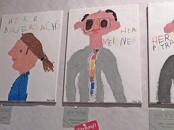 Wer h&auml;tte sie nicht erkannt? Die Vernissage zeigte Portraits von wichtgen Pers&ouml;nlichkeiten aus dem Landkreis.