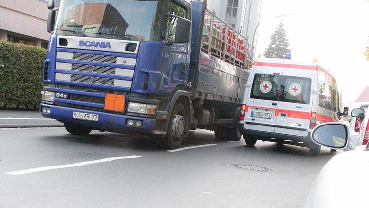 Neben dem Seniorenwohnheim in der Ludwig-Jahn-Straße ist die Verkehrssituation oft unübersichtlich. Heute wird hier geblitzt. Foto: Roepert
