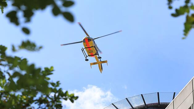 Motorsägenunfall im Kreis Main-Spessart: Mann schneidet sich in Unterschenkel