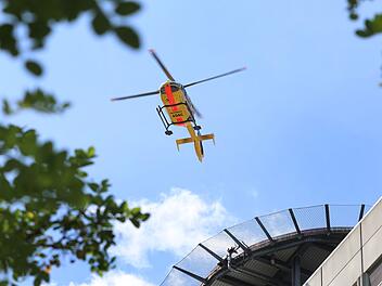Motorsägenunfall im Kreis Main-Spessart: Mann schneidet sich in Unterschenkel
