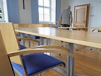 Abgang: Nicht nur Bürgermeister Ludwig Neeb verlässt im Frühjahr das Rathaus. Der Marktgemeinderat verliert auch zwei Sitze. Foto: Arkadius Guzy