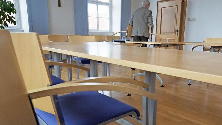 Abgang: Nicht nur Bürgermeister Ludwig Neeb verlässt im Frühjahr das Rathaus. Der Marktgemeinderat verliert auch zwei Sitze. Foto: Arkadius Guzy