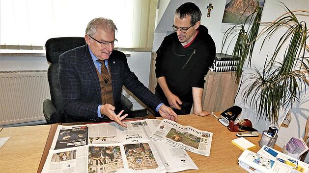 B&uuml;rgermeister G&uuml;nther H&uuml;bner (links) und Gemeinderat Stefan Holzheu haben mit dem Gemeinderat eigene Klimapl&auml;ne verabschiedet. Die Klimaschutzerkl&auml;rung griff k&uuml;rzlich die Ostsee Zeitung auf.