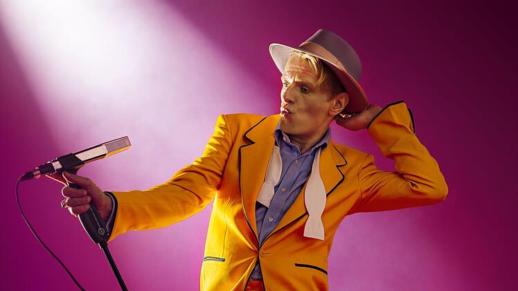 Grundlage f&uuml;r "Heroes" ist eine von David Bowie selbst ver&ouml;ffentlichte Liste von B&uuml;chern, die sein Leben und seine Musik in besonderer Weise pr&auml;gten.